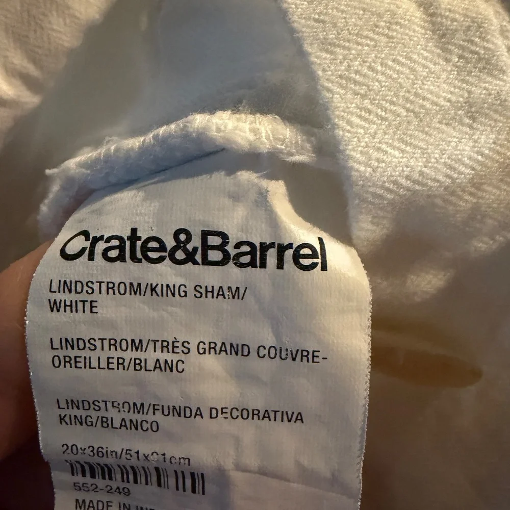 Crate and Barrel Lindstrom Cotton White Duvet Cover - King with 2 King Shams